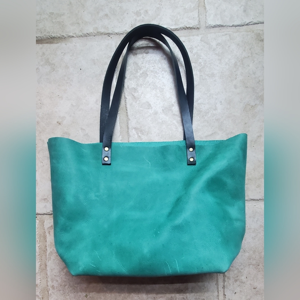 Portland Leather Green Tote Bag - Picture 2 of 9